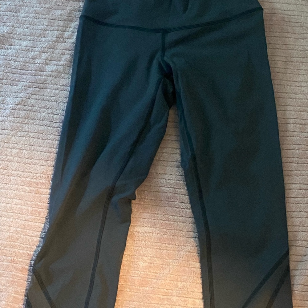 Purple Lululemon Scallop Crop Leggings